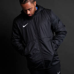 Black-Friday-2023-NIKE-CW6157-010-1