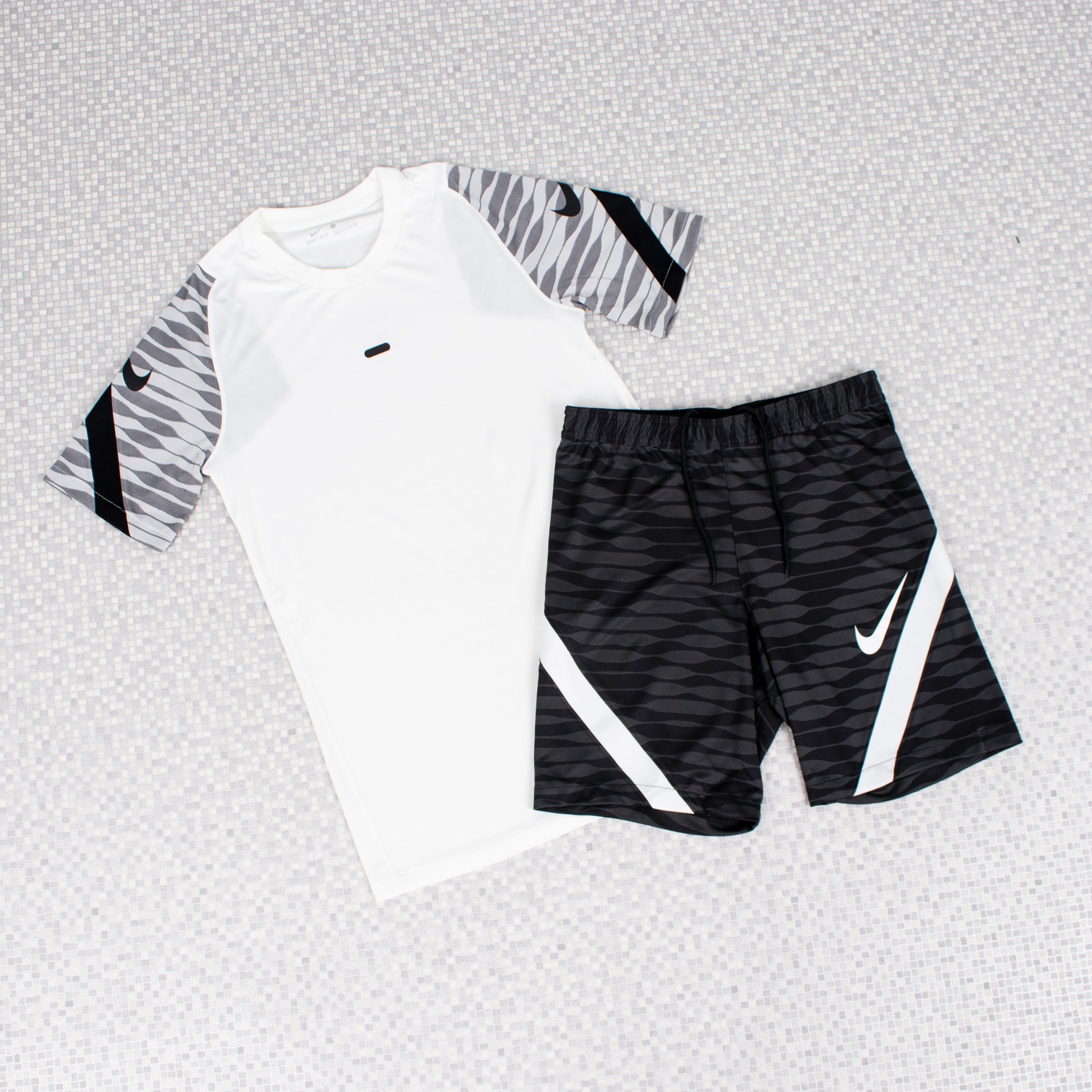 nike strike t shirt