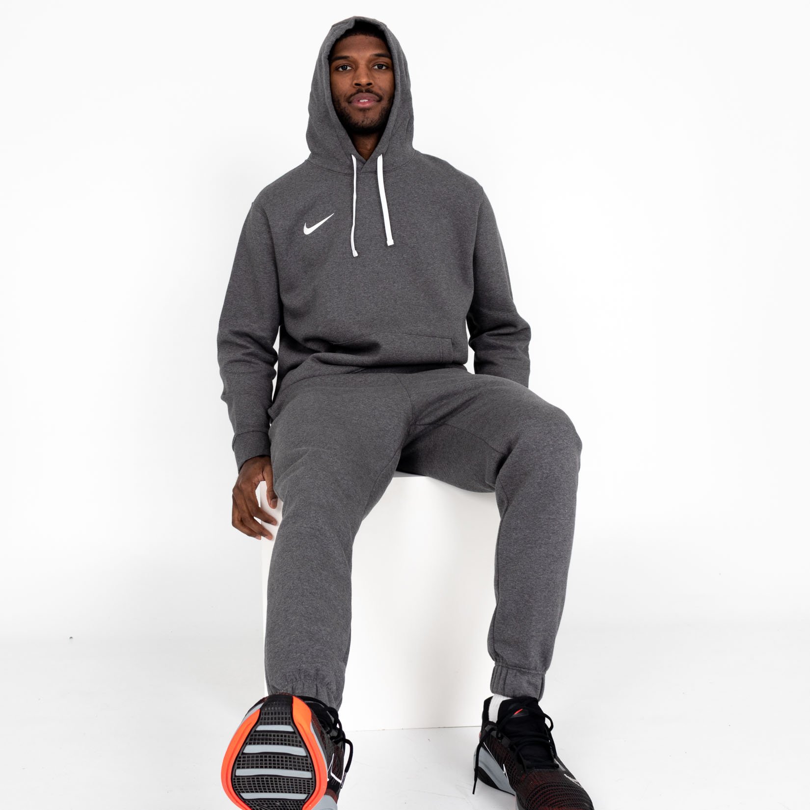 Nike Club 20 Fleece Hoodie (M) Kitlocker.com