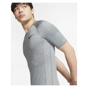 Nike Tight-Fit Short-Sleeve Top